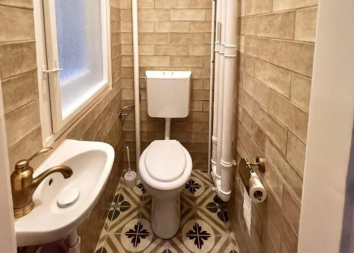 2 Bedroom Ντέμπρετσεν